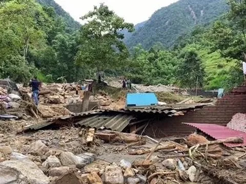 Khắc phục hậu quả do mưa lũ, đảm bảo giao thông thông suốt