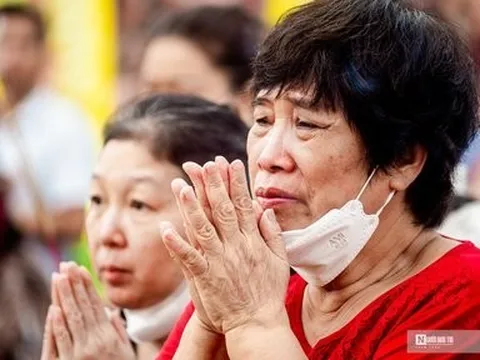 Hàng nghìn người dân cầu siêu cho nạn nhân vụ cháy chung cư mini