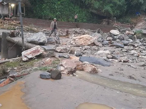 Chủ động đảm bảo an toàn giao thông khu vực có nguy cơ xảy ra sạt lở, ngập lụt sâu