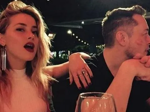 Elon Musk bất ngờ chia sẻ ảnh riêng tư của Amber Heard