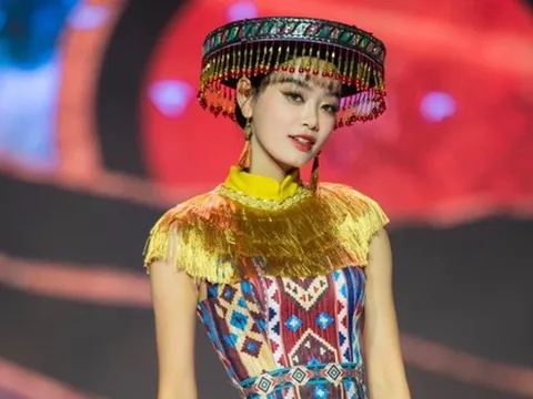 Áo dài cách điệu gây bất ngờ với khán giả