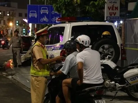 Công an hóa trang kiểm tra nồng độ cồn, ma túy ở Bình Thuận