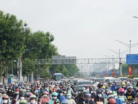 'Nóng' vấn đề chuyển đi xe máy sang đi xe đạp ở TPHCM