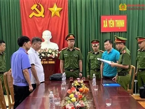 Bắt kế toán UBND xã mua bán hóa đơn khống