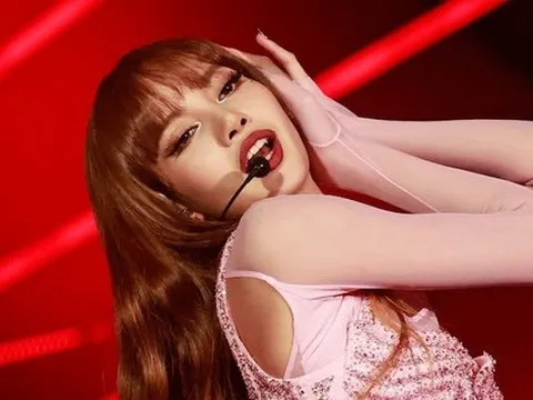 Lisa (BlackPink) mặc gì diễn ở hộp đêm khỏa thân?