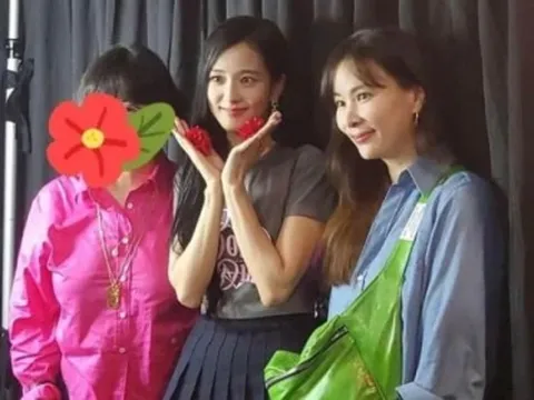 Bà xã Jang Dong Gun gây sốt khi chung khung hình với Jisoo (BLACKPINK), nhan sắc thật ở tuổi 50 ra sao?