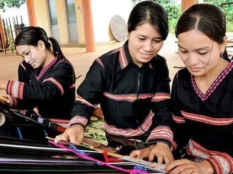 Đồng bào dân tộc thiếu đất sản xuất được hỗ trợ chuyển đổi nghề