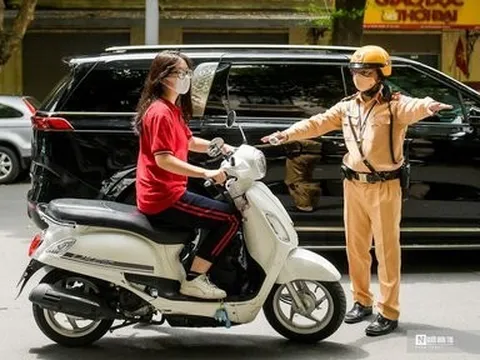 Hà Nội: Xử phạt nhiều học sinh, sinh viên không đội mũ bảo hiểm
