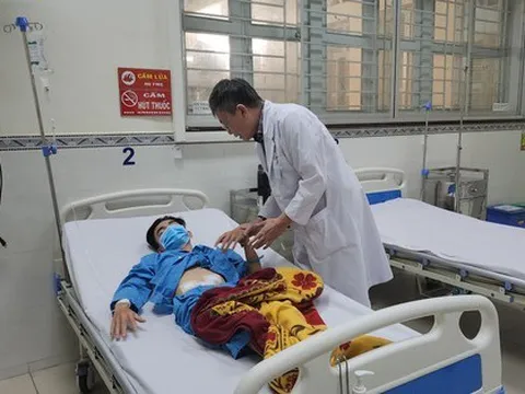 Nam thanh niên thủng ruột vì tự mua thuốc uống điều trị