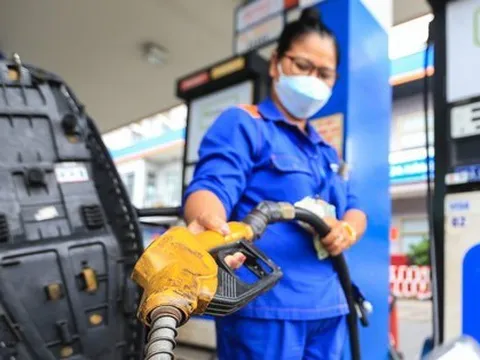 Giá xăng dầu tăng mạnh vào ngày mai?