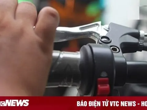 Vặn tay ga xe máy lao vào tường, bé 26 tháng tuổi bị chấn thương sọ não