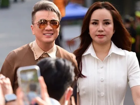 Đàm Vĩnh Hưng, Vy Oanh đến tòa trong ngày xét xử bị cáo Nguyễn Phương Hằng