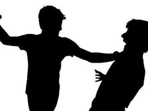 Điều tra nhóm đối tượng chém trọng thương 4 người trong 1 gia đình