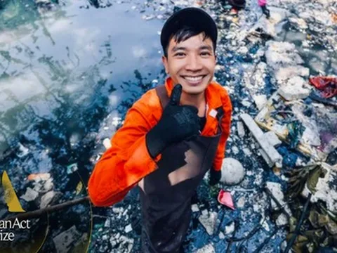 Ngày càng có nhiều đội nhóm "siêu nhân" ngâm mình dọn rác, hồi sinh kênh đen khắp TP.HCM