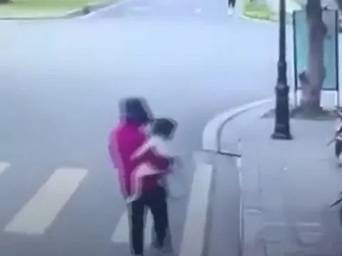 Xác định thi thể người phụ nữ dưới sông Đuống là nghi phạm bắt cóc, sát hại bé gái 2 tuổi