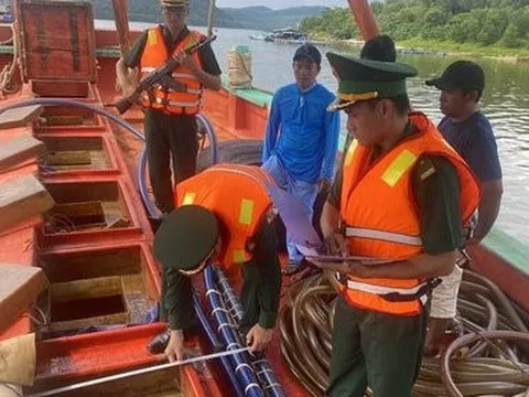 Bắt giữ 2 tàu vận chuyển khoảng 120.000 lít dầu DO không rõ nguồn gốc