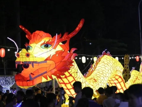 Lung linh đêm hội trăng rằm Thành Sen