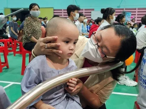 Nhiều địa phương ở miền Tây tổ chức Tết Trung thu cho trẻ nghèo
