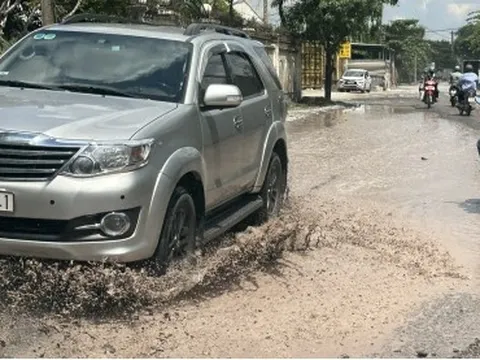 TP.Thủ Đức: Đường "chi chít" ổ gà, ổ voi gây mất an toàn giao thông