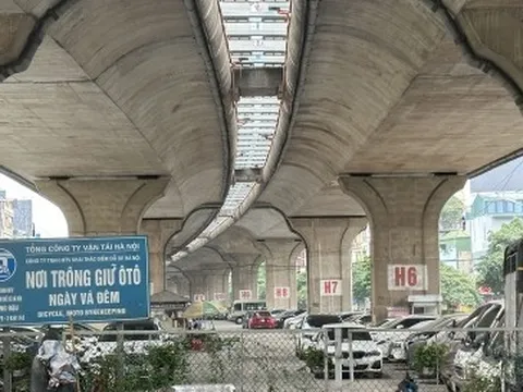 Cận cảnh gầm cầu Hà Nội sắp không còn được tận dụng làm bãi trông xe