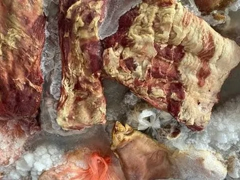 Thu giữ gần 3 tấn thịt lợn không đảm bảo an toàn thực phẩm bán tại chợ