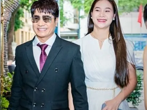 'Vua nhạc sàn' Lương Gia Huy dính như sam bên bà xã trẻ đẹp