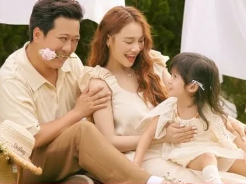 Nhã Phương khoe loạt ảnh gia đình hạnh phúc, mong chờ con thứ hai chào đời