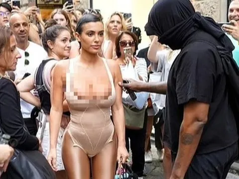 Mặc lố lăng, vợ chồng Kanye West liên tục gặp rắc rối