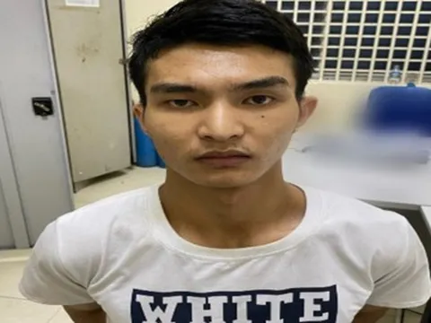 Bắt đối tượng dùng kéo khống chế, cướp điện thoại của cô gái trẻ