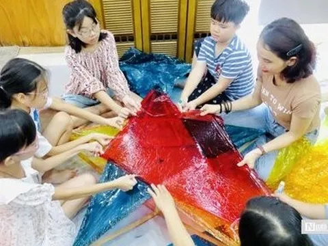 Trung thu sẻ chia từ chiếc lồng đèn, gói bánh tự làm tặng bạn khó khăn