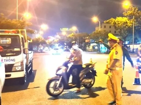 Bị CSGT giam xe nếu hư hỏng có được bồi thường?