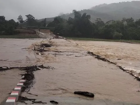 Mưa lớn kèm lốc xoáy khiến nhiều nơi ở Nghệ An bị thiệt hại