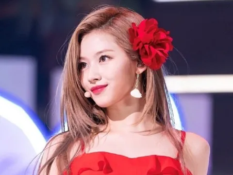 Nữ ca sĩ chỉ ăn 8 quả cà chua bi mỗi ngày để giảm cân