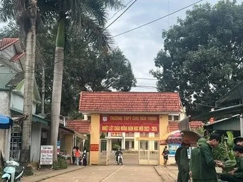Tạm giữ khẩn cấp nhân viên bếp nghi bỏ độc vào bữa ăn học sinh