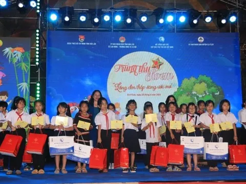 Hơn 3.000 thiếu nhi tham dự Tết Trung thu "Lồng đèn thắp sáng ước mơ"