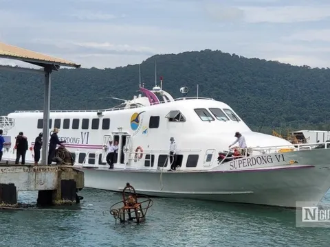 Kiên Giang: Tàu, phà ra các đảo hoạt động trở lại