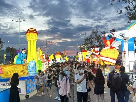 Đa sắc màu Lễ hội rước đèn trung thu tại Tp.Phan Thiết, tỉnh Bình Thuận