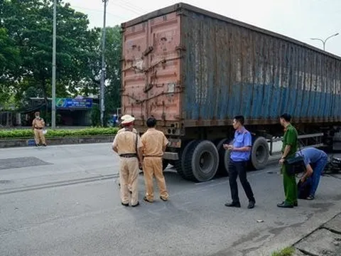 Điều tra vụ va chạm giữa xe container và xe máy khiến người đàn ông tử vong