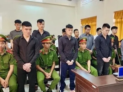 Dằn mặt chủ nợ, 12 thanh niên chia nhau 309 tháng tù