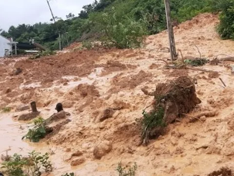 Mưa lũ “cày xới” huyện biên giới Kỳ Sơn - Nghệ An