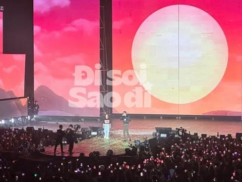 Hoàng Thùy Linh song ca tình tứ với Đen Vâu tại concert: Muốn tha anh về đây làm của riêng!