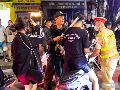 Nhiều thanh niên lạng lách, tăng ga vào tổ 141 nhằm “thông chốt"