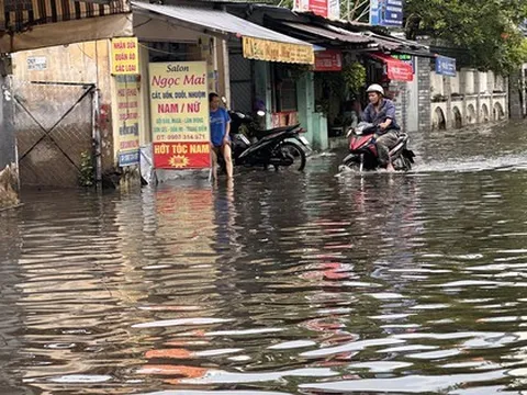 Hình ảnh ngập nặng ở TP HCM sau cơn mưa lớn kết hợp triều cường