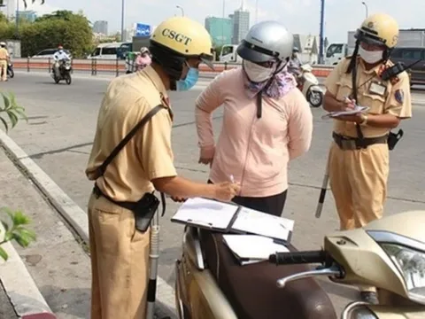 Mượn xe của người khác cần mang theo giấy tờ gì để không bị phạt?