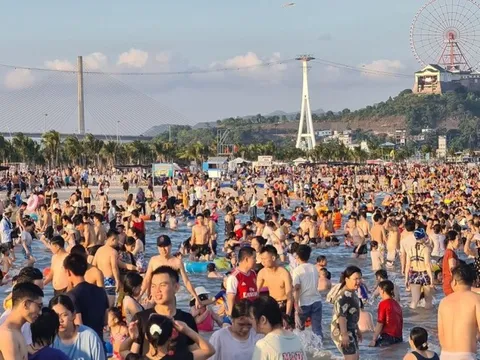 Quảng Ninh: Tp.Hạ Long đón hơn 6,8 triệu lượt du khách