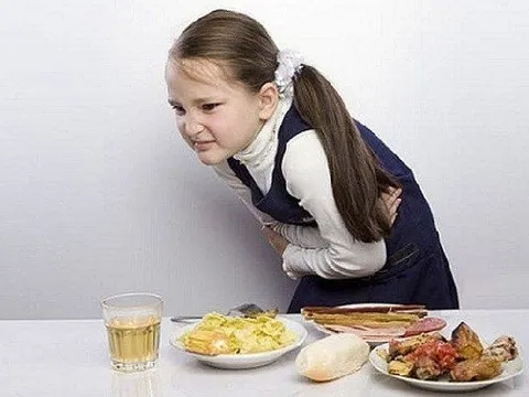 Điều tra vụ một cháu bé tử vong nghi ngộ độc sau khi ăn bánh su kem