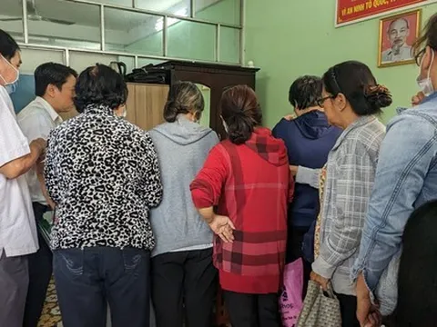 Nhiều người dân bị Vạn Thịnh Phát lừa đảo đi nộp hồ sơ tố cáo