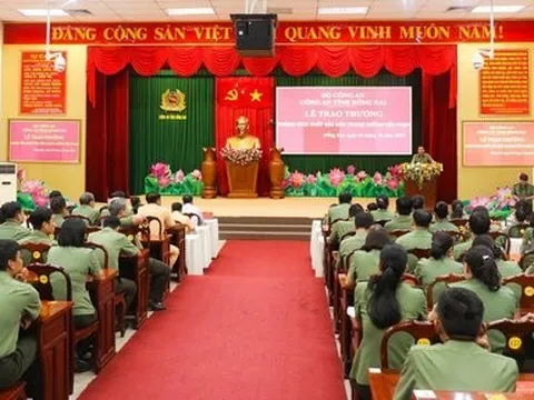 Khen thưởng các đơn vị tham gia bắt đối tượng bắt cóc trẻ em
