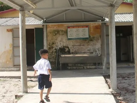 Vụ sửa nhà vệ sinh hơn 130 triệu đồng, phụ huynh phản đối: Yêu cầu kiểm điểm, trả lại tiền cho phụ huynh
