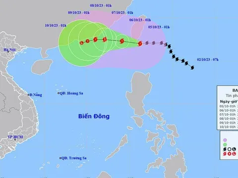 Bão Koinu chưa giảm cường độ, đang tiến nhanh vào Biển Đông